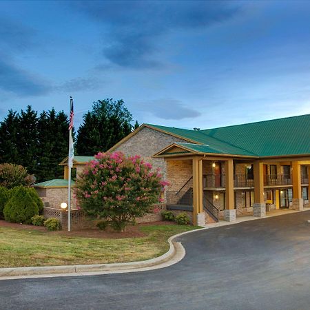 Days Inn Conover/Hickory Экстерьер фото