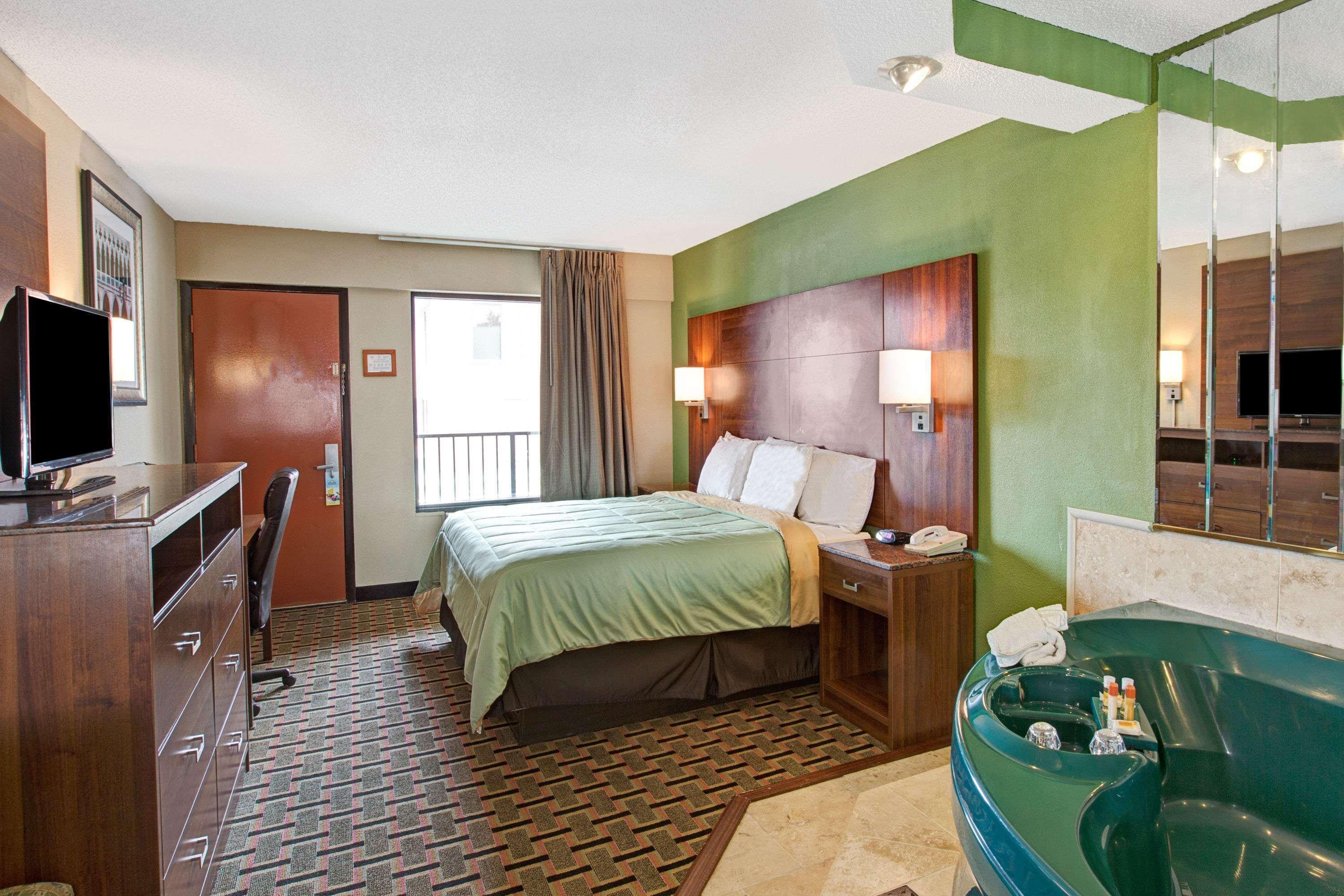 Days Inn Conover/Hickory Экстерьер фото