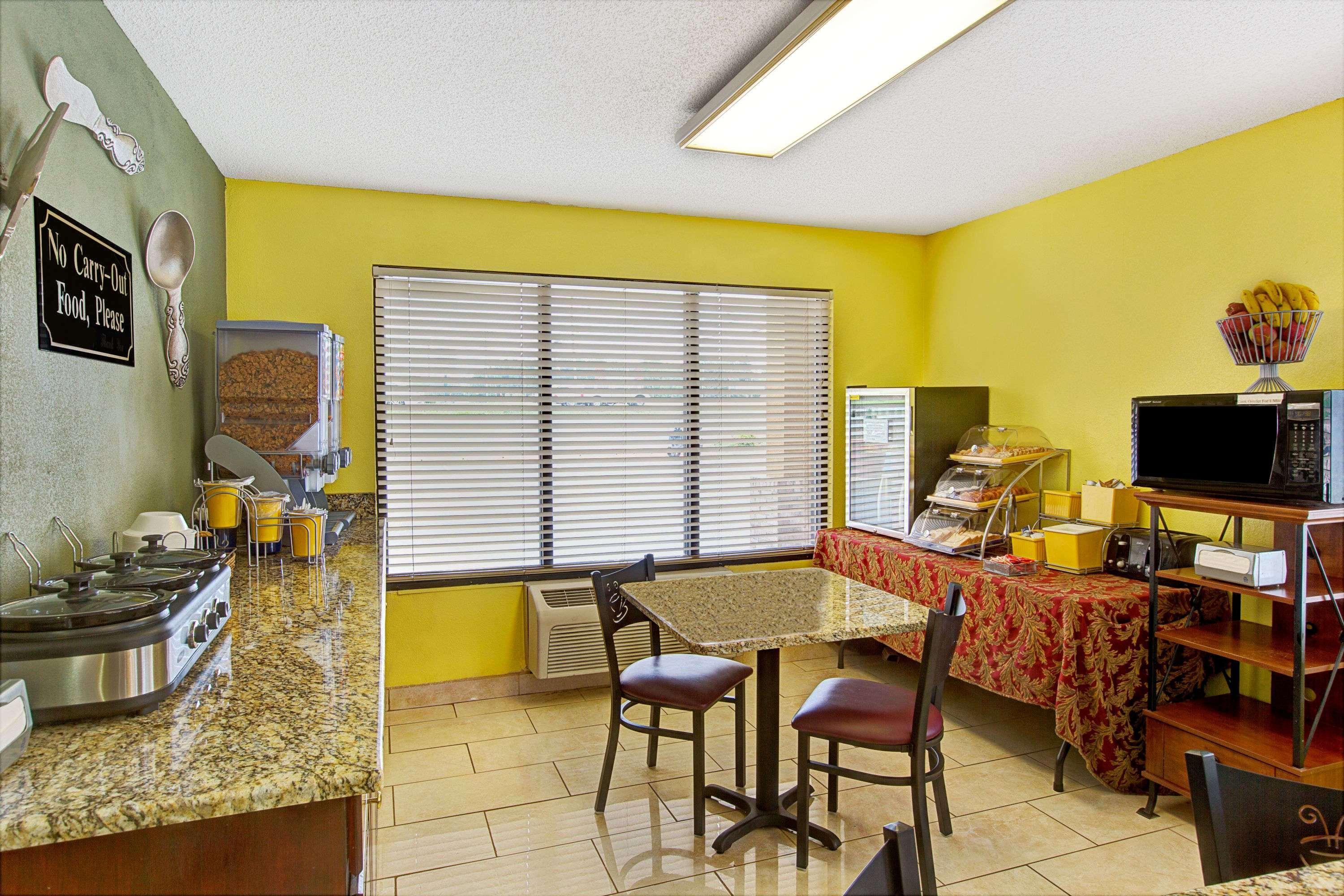 Days Inn Conover/Hickory Экстерьер фото