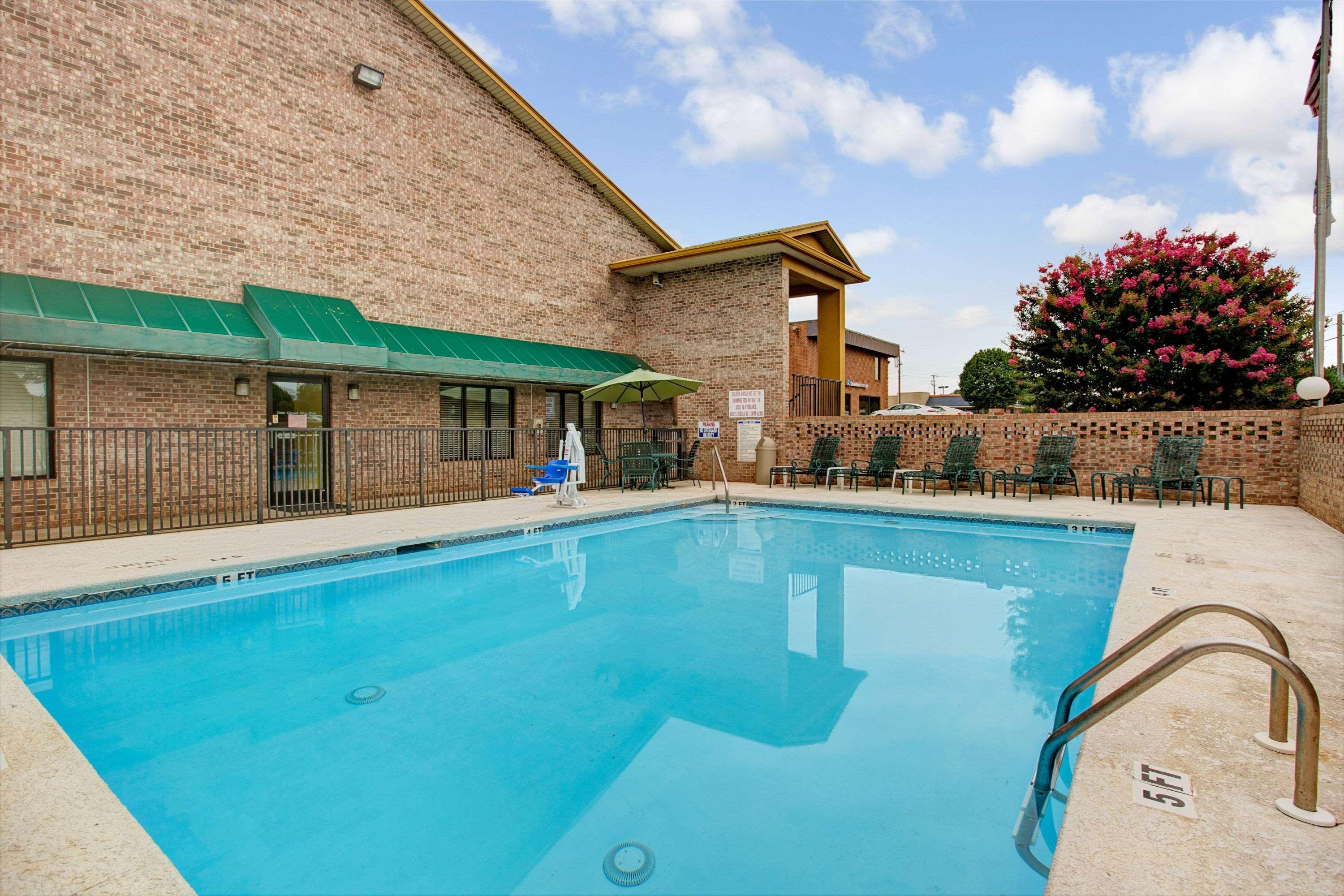 Days Inn Conover/Hickory Экстерьер фото