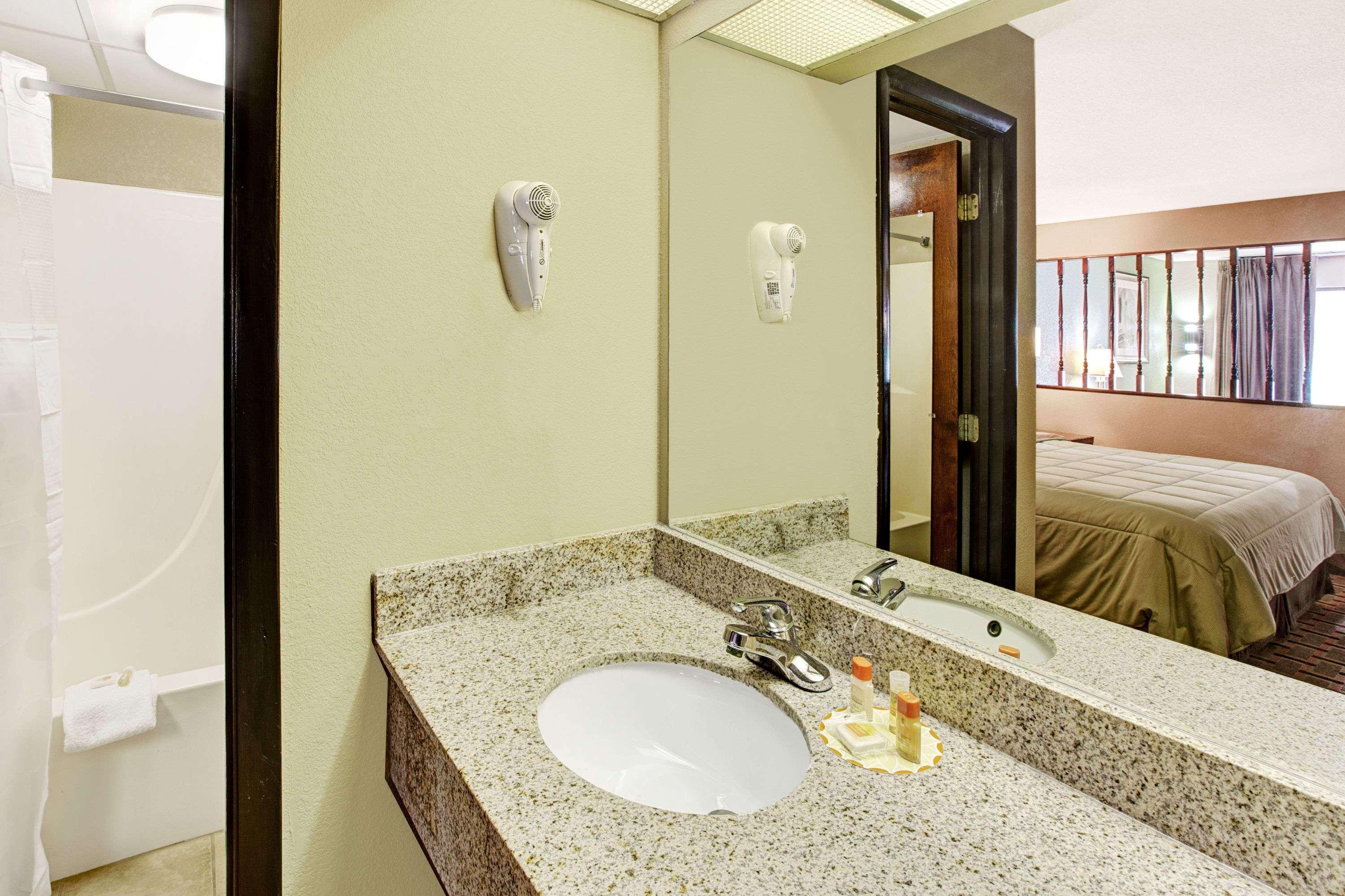 Days Inn Conover/Hickory Экстерьер фото