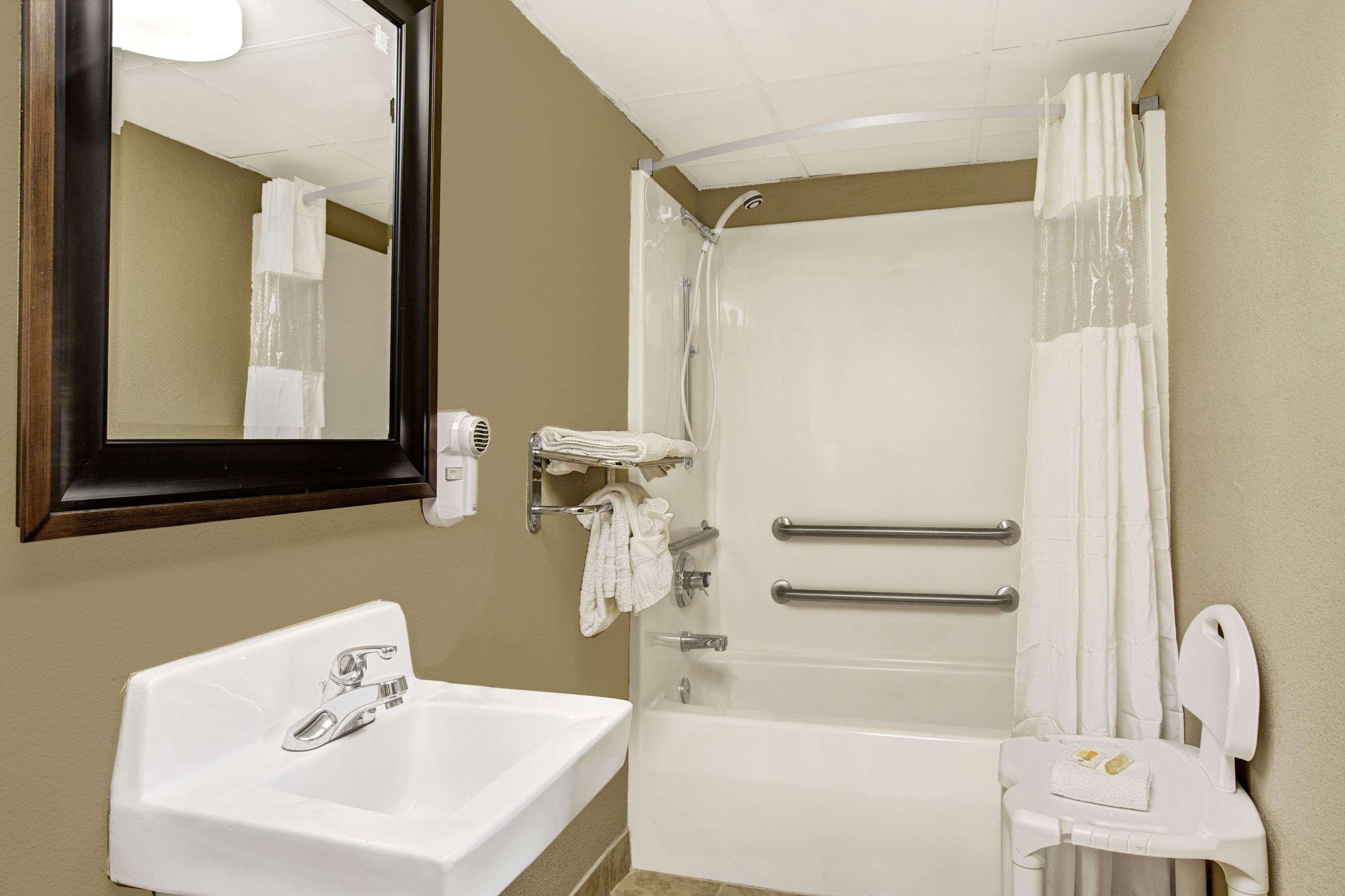 Days Inn Conover/Hickory Экстерьер фото