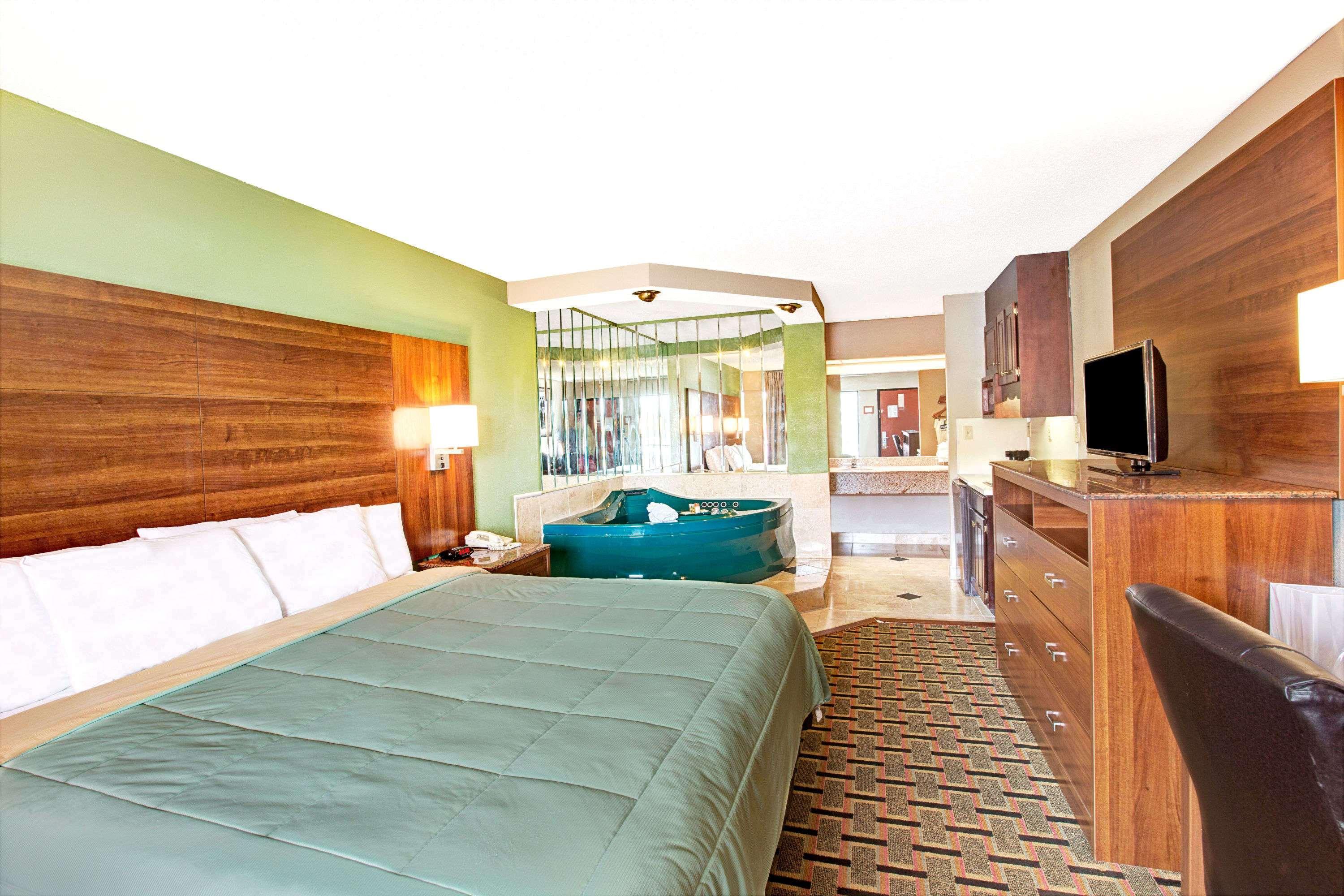 Days Inn Conover/Hickory Экстерьер фото