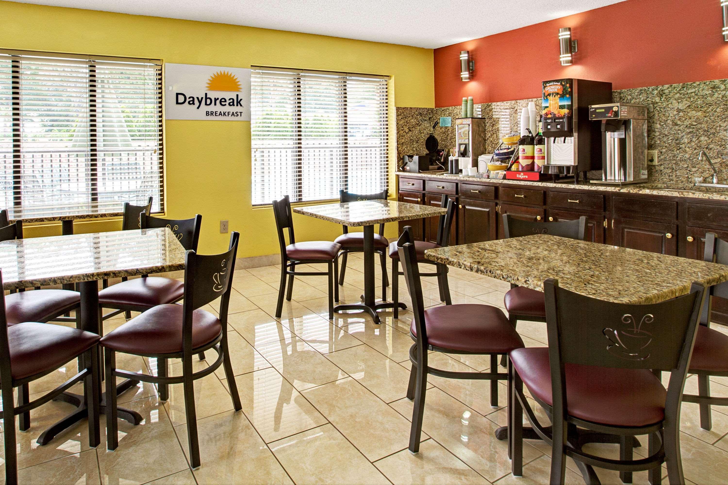 Days Inn Conover/Hickory Экстерьер фото