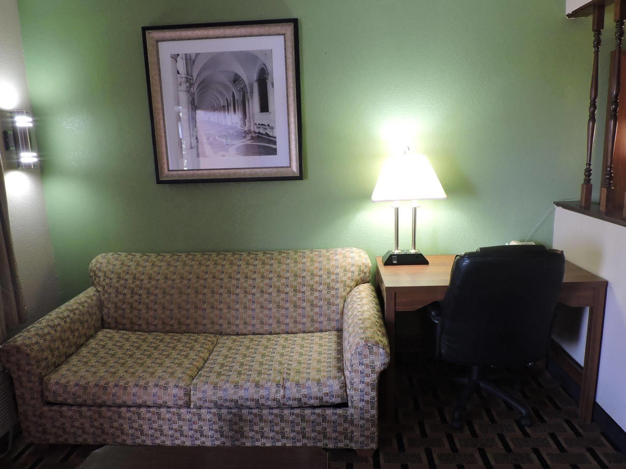 Days Inn Conover/Hickory Экстерьер фото