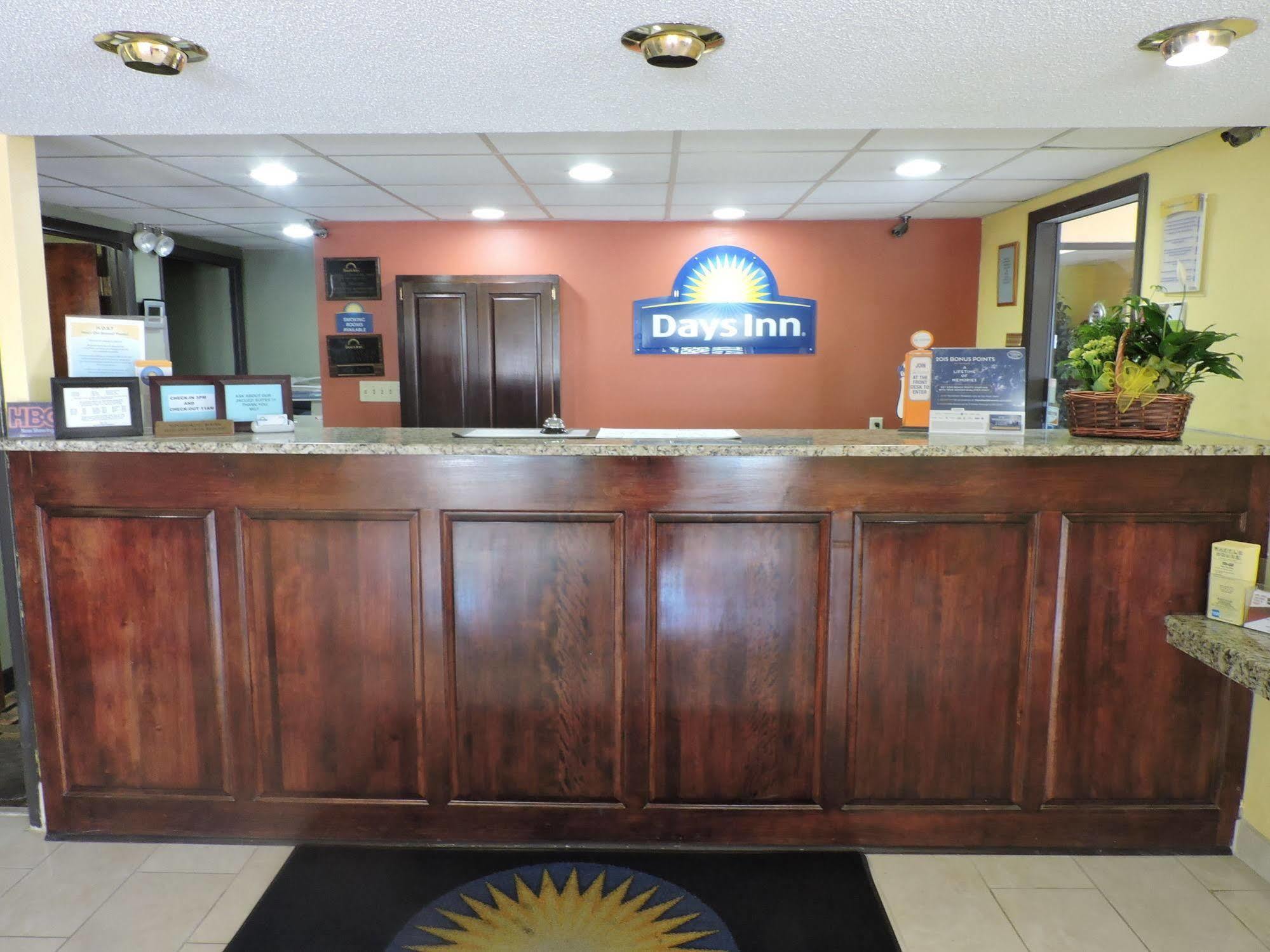 Days Inn Conover/Hickory Экстерьер фото