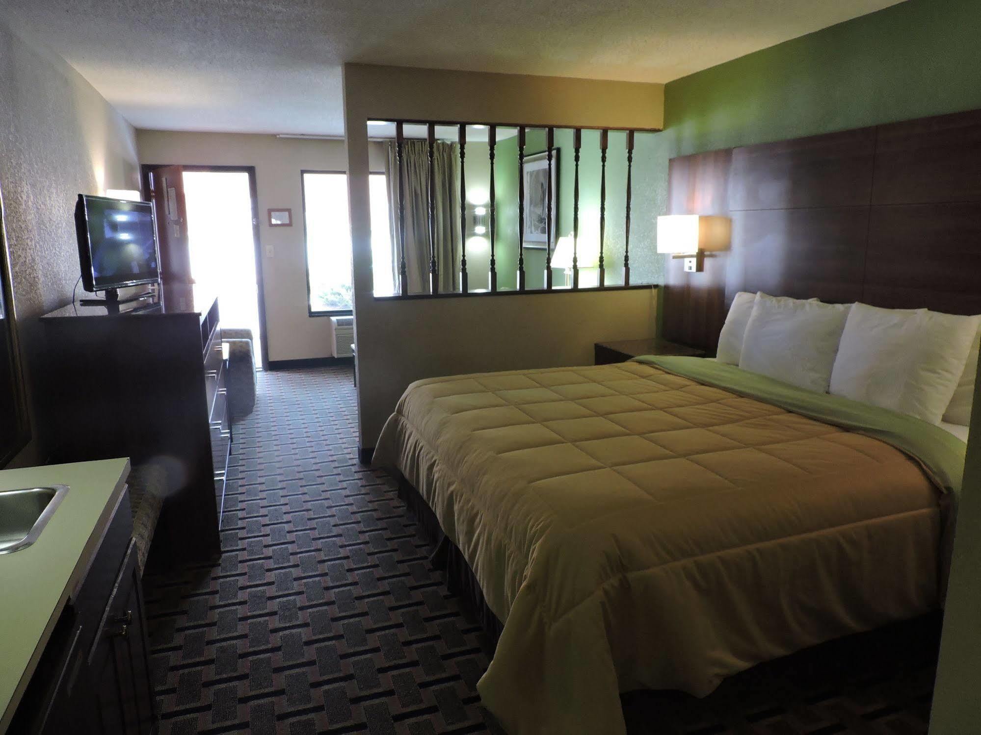 Days Inn Conover/Hickory Экстерьер фото