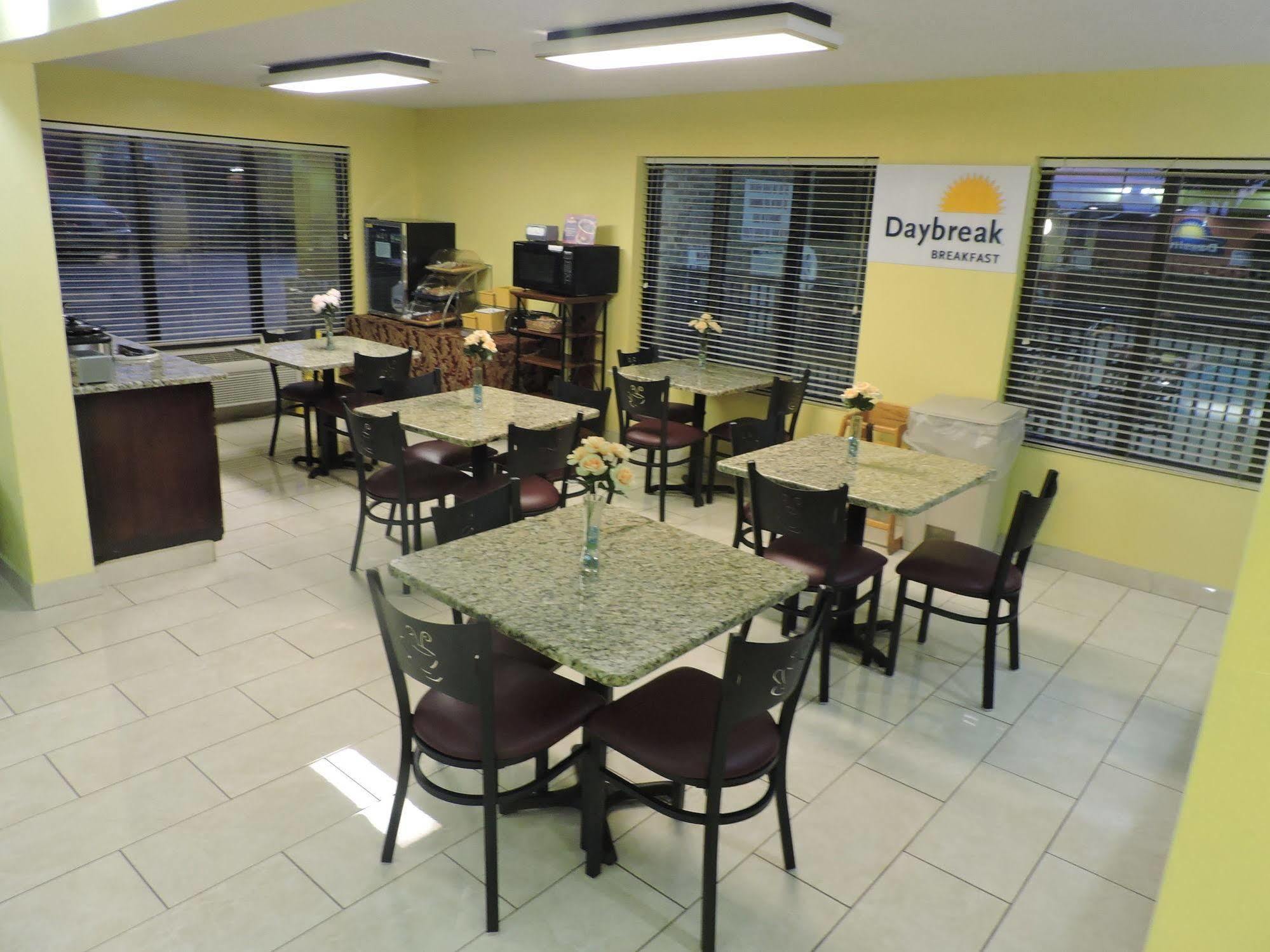 Days Inn Conover/Hickory Экстерьер фото