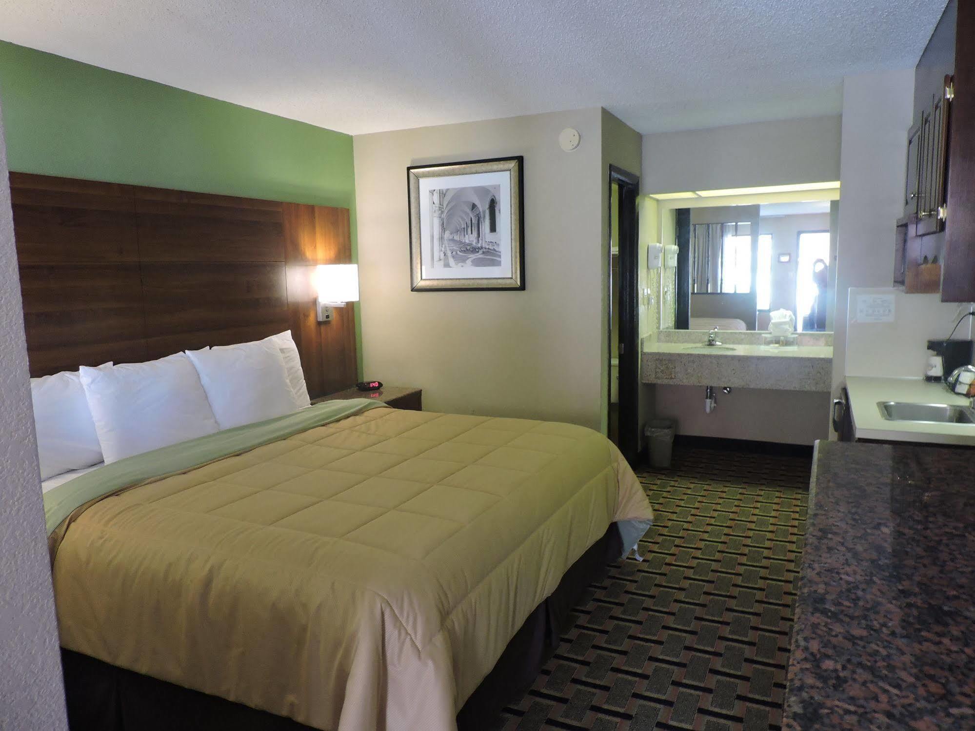 Days Inn Conover/Hickory Экстерьер фото