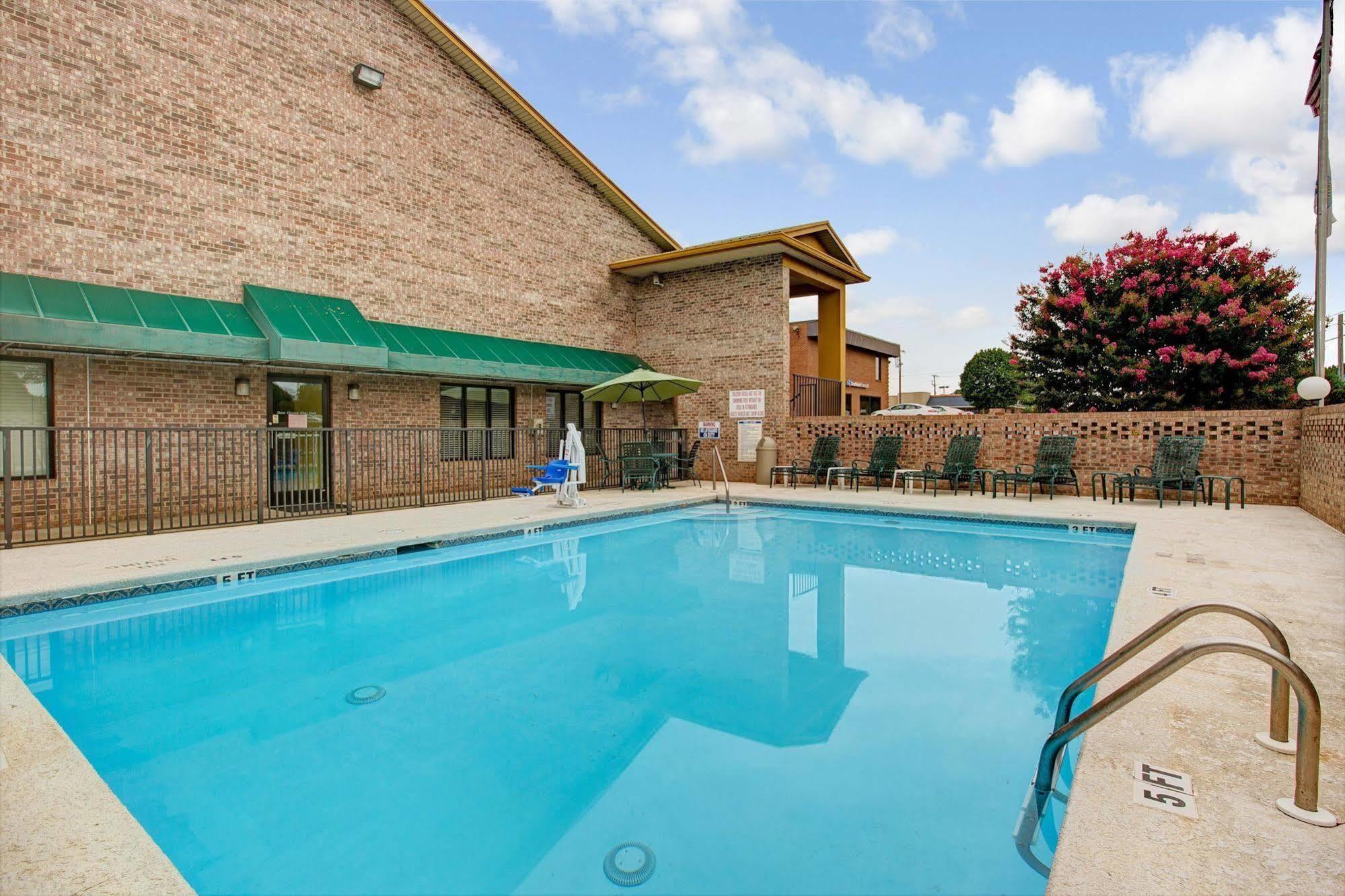 Days Inn Conover/Hickory Экстерьер фото